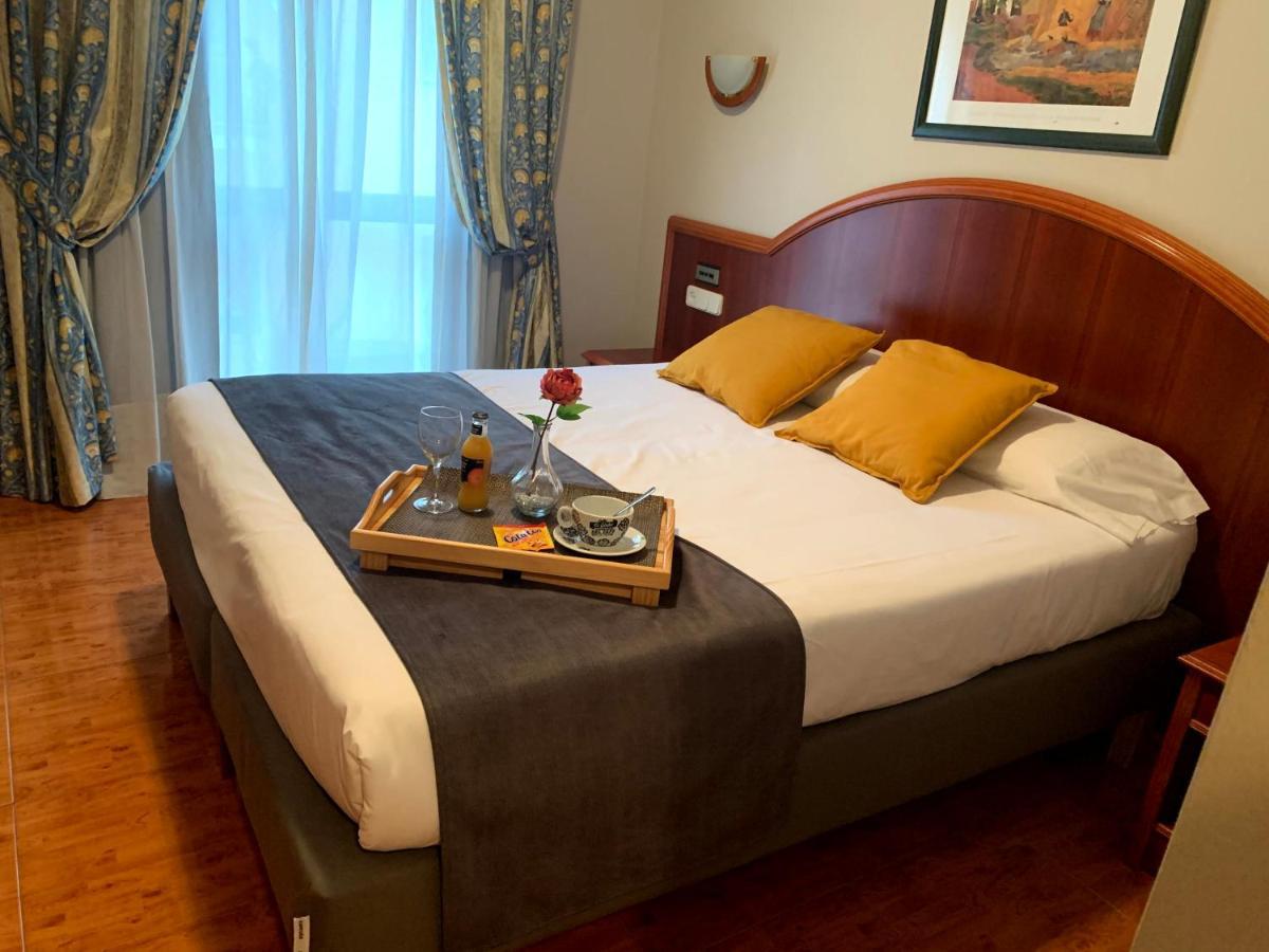 Hotel - Apartamentos Peña Santa Benia De Onis Bagian luar foto