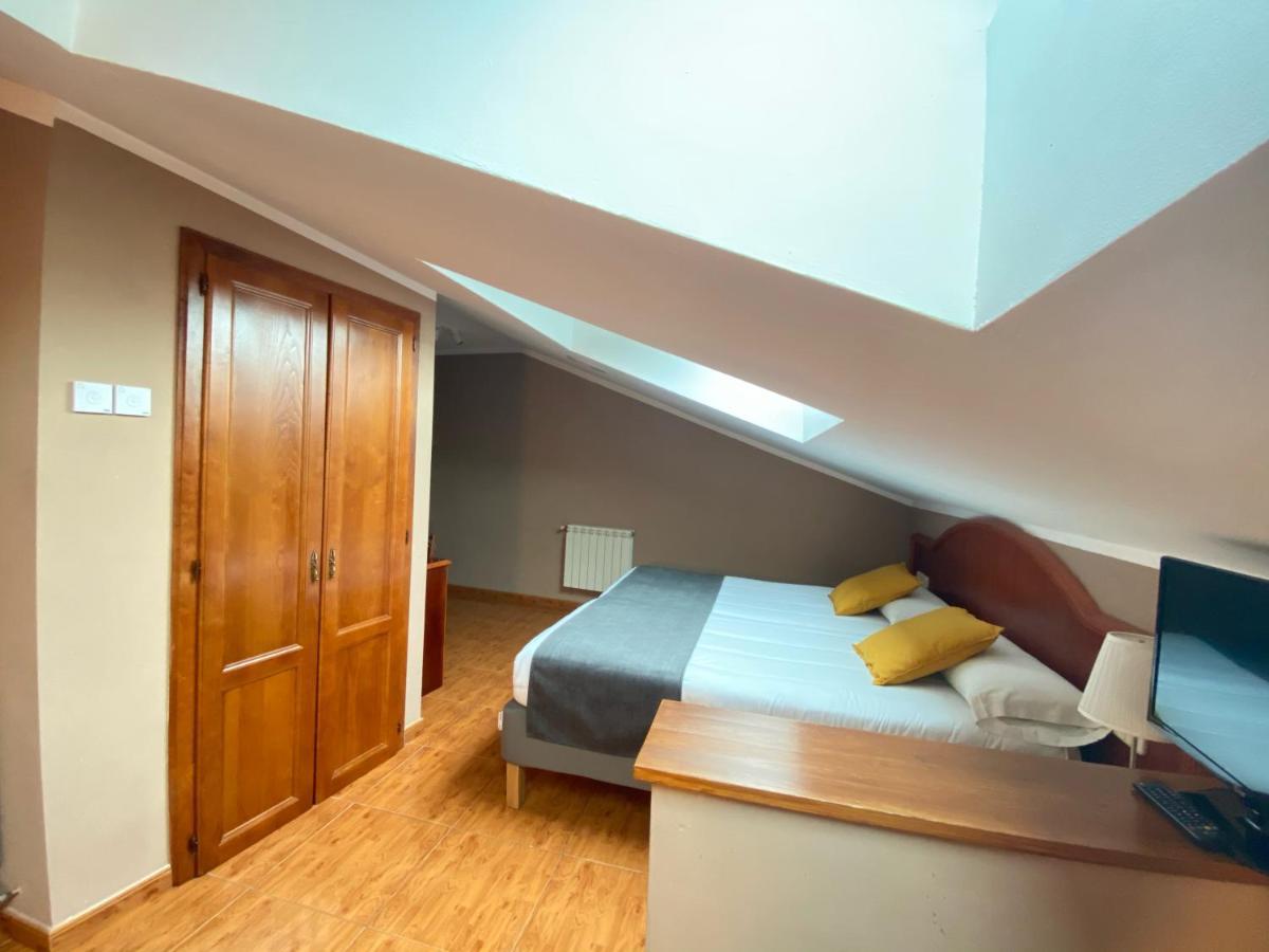 Hotel - Apartamentos Peña Santa Benia De Onis Bagian luar foto